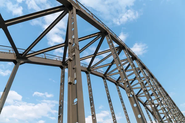 Арки стальных мостов — стоковое фото