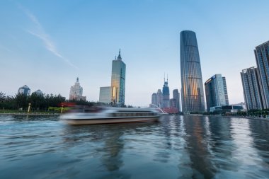 güzel tianjin cityscape alacakaranlıkta