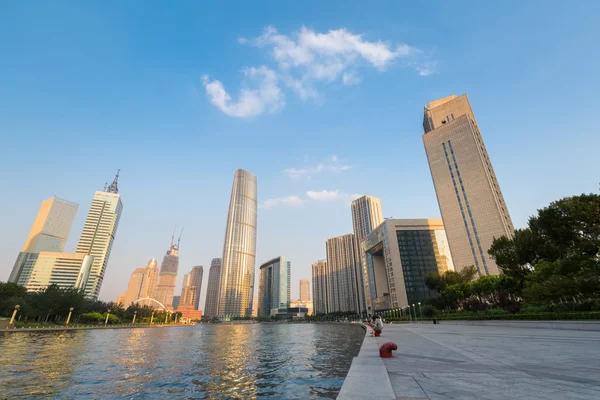 Tianjin cityscape alacakaranlıkta — Stok fotoğraf