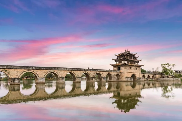 Hermoso Puente Dragón Doble Crepúsculo Antigua Ciudad Jianshui Uno Los — Foto de Stock