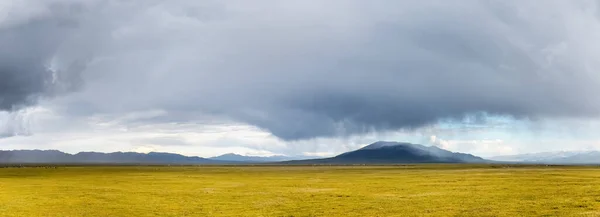 Prairielandschap Voor Storm Panoramisch Uitzicht Herfstweide Provincie Qinghai China — Stockfoto