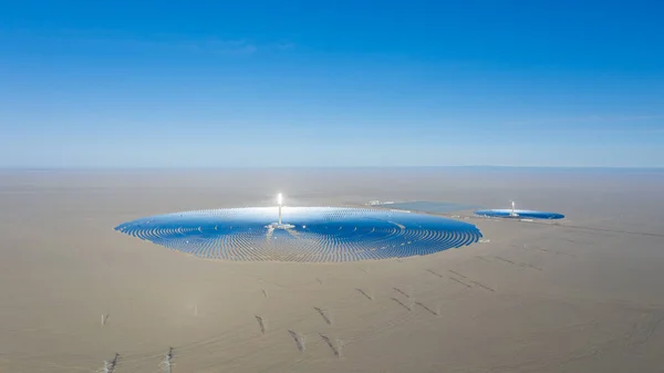 Vista Panorâmica Estação Térmica Solar Torre Sal Fundido Cidade Dunhuang — Fotografia de Stock