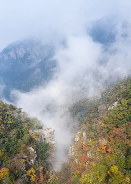 中国江西省美丽的山谷 秋天的陆山 — 图库照片