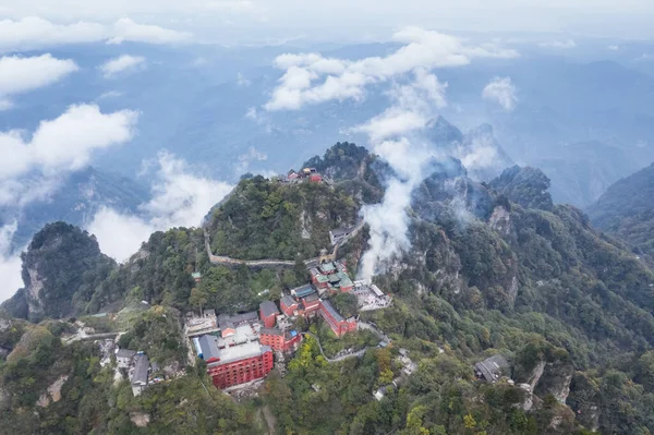 Воздушный Вид Wudang Горный Ландшафт Золотой Дворец Самой Высокой Вершине — стоковое фото