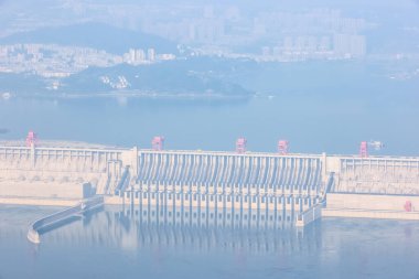 Sabah üç vadi barajının havadan görünüşü, Yichang şehri, Hubei bölgesi, Çin