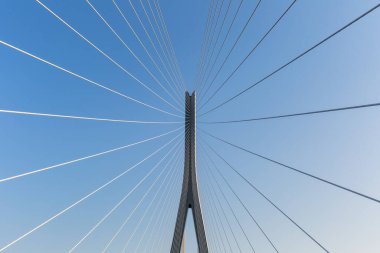 Kablolarıyla köprü kulesi, kablo destekli köprünün soyut yapı arkaplanı