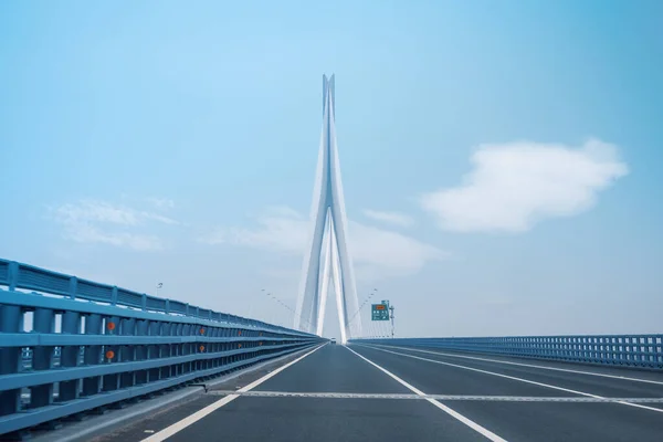 Ponte Cable Stayed Ponte Rio Jiayu Yangtze Encontro Céu Azul — Fotografia de Stock