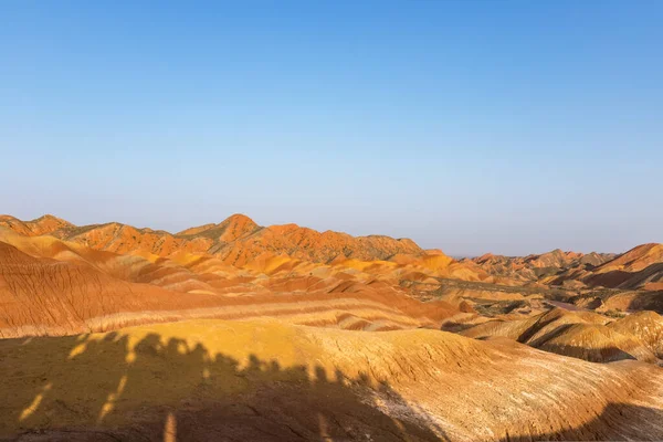 Regnbåge Berg Solnedgången Med Skugga Turister Zhangye Danxia Nationella Geologiska — Stockfoto