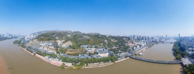 Lanzhou manzarasının havadan görünüşü, Çin 'in batısında önemli bir merkez şehir olan sarı nehir kenti.