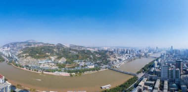 Lanzhou şehrinin hava manzarası, Gansu vilayeti, Çin 'in sarı nehir kıyısındaki şehir..
