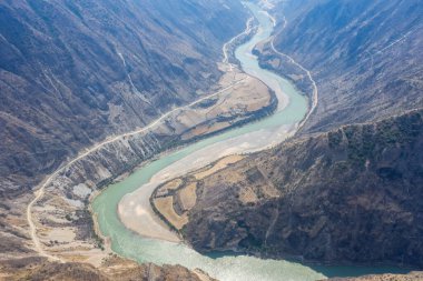 Güzel Nujiang Nehri manzarası, Chayu ilçesi, Nyingchi şehri, Tibet Özerk Bölgesi, Çin