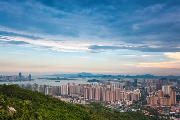 Hermosa ciudad costera de xiamen al atardecer — Foto de Stock