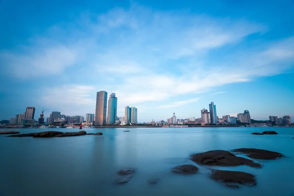 Xiamen, panorama města za soumraku — Stock fotografie