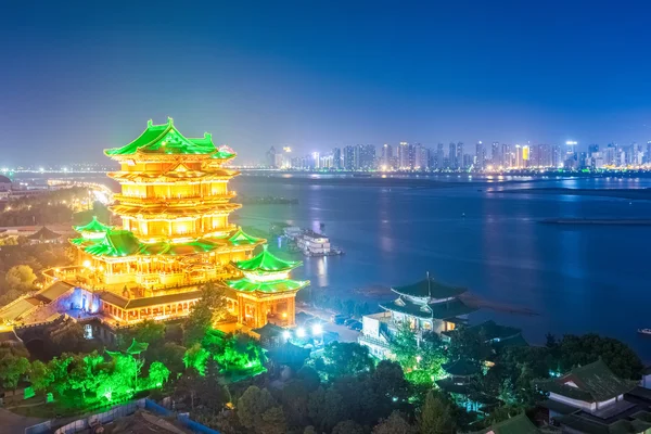 Nachtscène van het tengwang pavilion in nanchang — Stockfoto