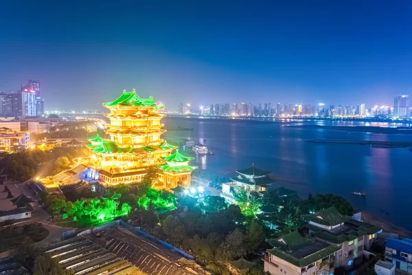 Nachtscène van het tengwang pavilion in nanchang — Stockfoto