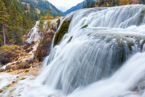 Jiuzhaigou waterval in de herfst — Stockfoto