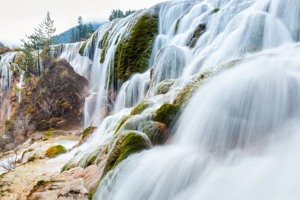 Chute d'eau jiuzhaigou en automne — Photo