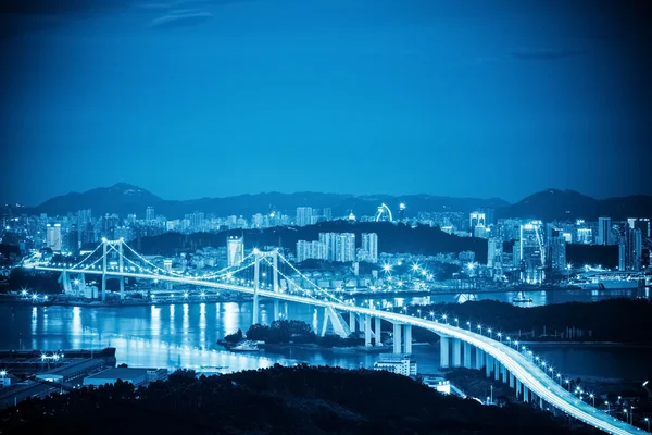 Xiamen haicang brug bij nacht — Stockfoto