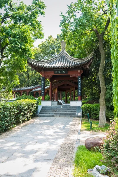 Pawilon w tradycyjny chiński ogród — Zdjęcie stockowe