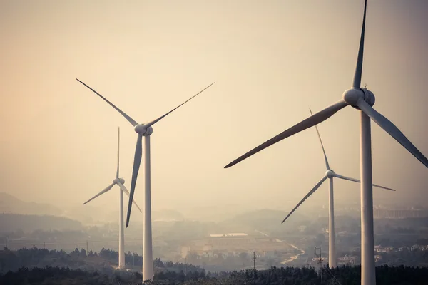 Éolienne turbine de production gros plan — Photo