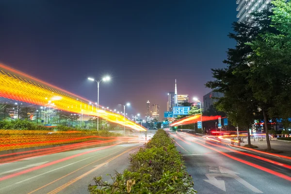 Şehir yolda dramatik ışık yollar — Stok fotoğraf