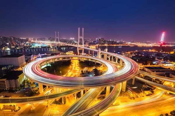 Pont shanghai nanpu la nuit — Photo