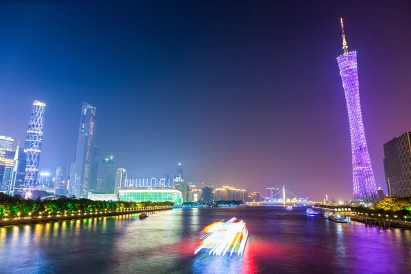 Visão noturna do rio pérola em guangzhou — Fotografia de Stock