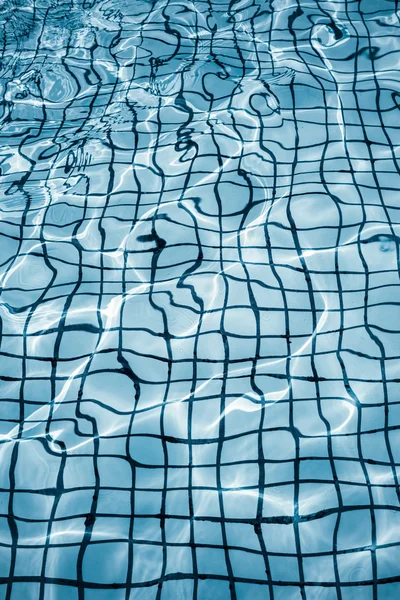 Ondulation de l'eau de piscine — Photo