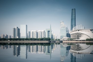 Guangzhou manzarası yansıması ile