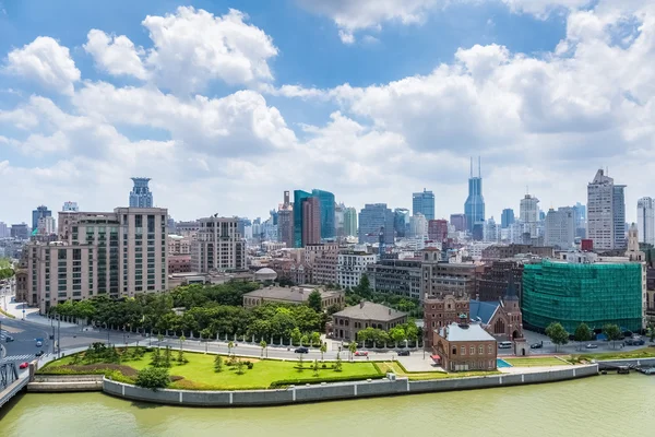Красивый Шанхай на берегу реки Сучжоу — стоковое фото