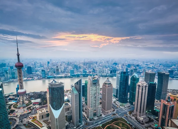 Vista aérea de shanghai ao entardecer — Fotografia de Stock