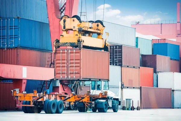 Container laden en lossen — Stockfoto