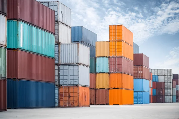 Container against a blue sky — Stock Photo, Image