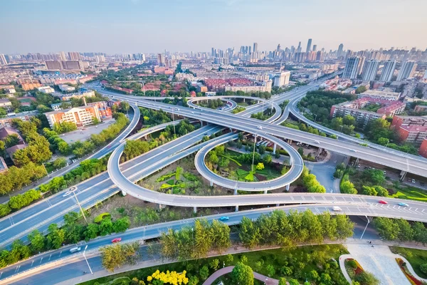 Stadtverkehr in Tianjin — Stockfoto