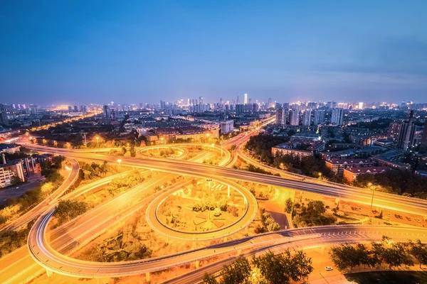 Viaduto à noite — Fotografia de Stock