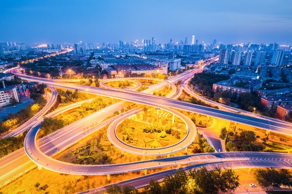 Mooie uitwisseling weg bij nacht — Stok fotoğraf