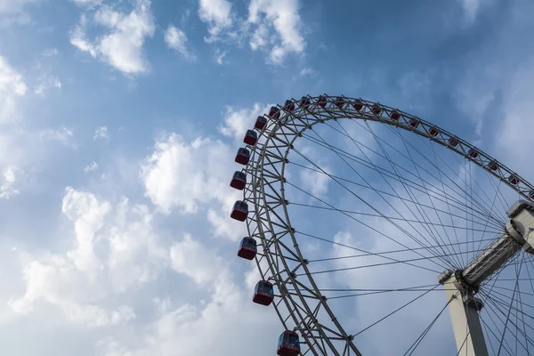 Ferris wheel with sky — Stock Photo, Image