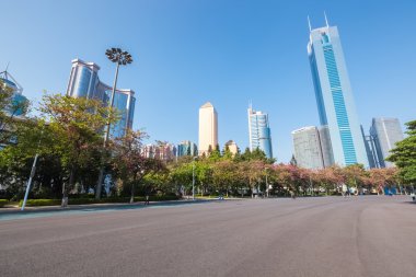 asfalt kaplama modern kentsel arka plan ile