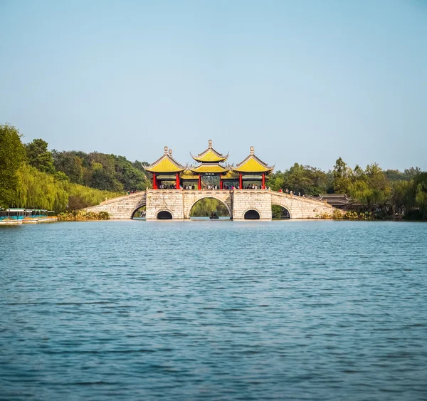 Yangzhou viiden paviljongin silta — kuvapankkivalokuva