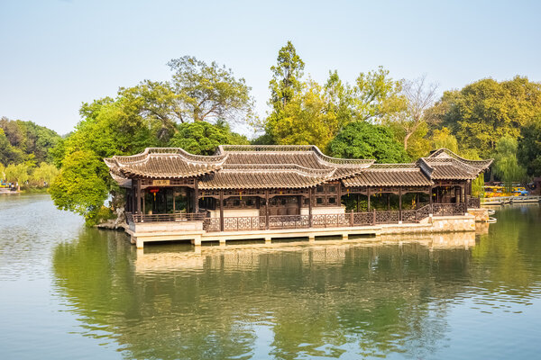 slender west lake scenery