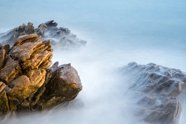 Nízký úhel slunce na skále — Stock fotografie