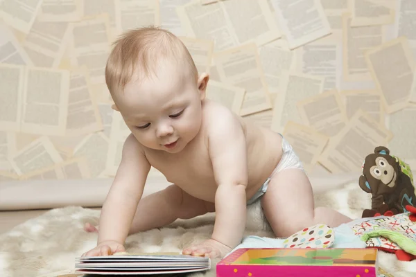 Bambino su pagine del libro Sfondo — Foto Stock