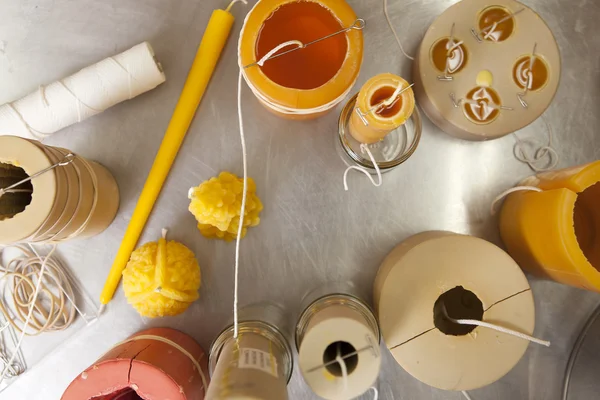 मधमाशी मेणबत्त्या बनवणे — स्टॉक फोटो, इमेज