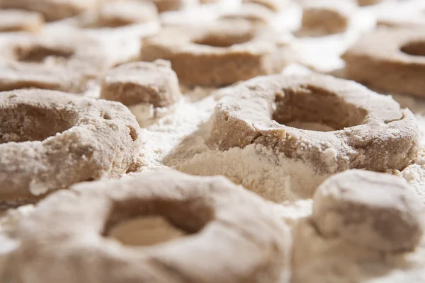 Donuts von Grund auf herstellen — Stockfoto