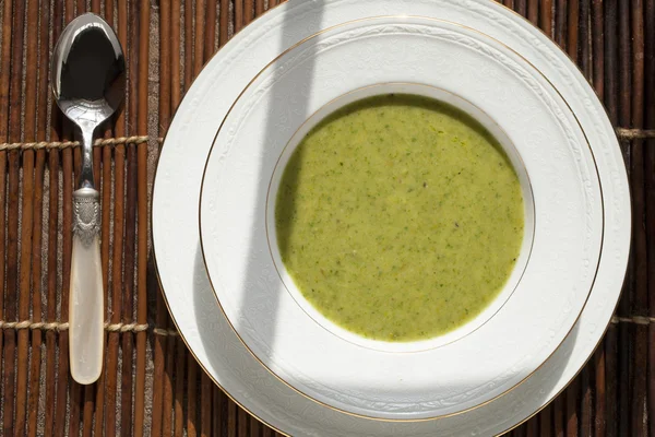 Green Asparagus Spring Soup in Shallow Bowl — Stock Photo, Image