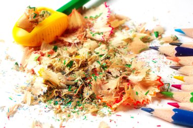 kalemtıraş talaşı ile