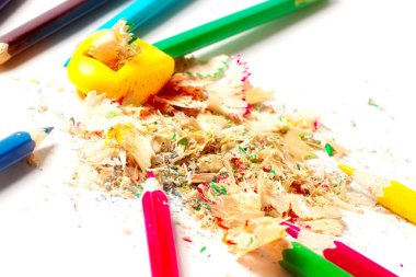 kalemtıraş talaşı ile