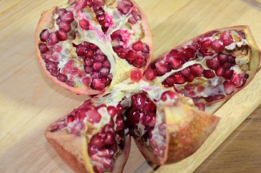 sahne tropikal meyve nar