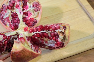 sahne tropikal meyve nar