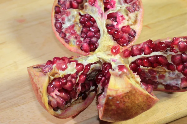 sahne tropikal meyve nar